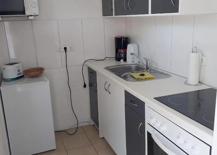 In Tossens Mit Schoenem Garten By Interhome Feriehus *